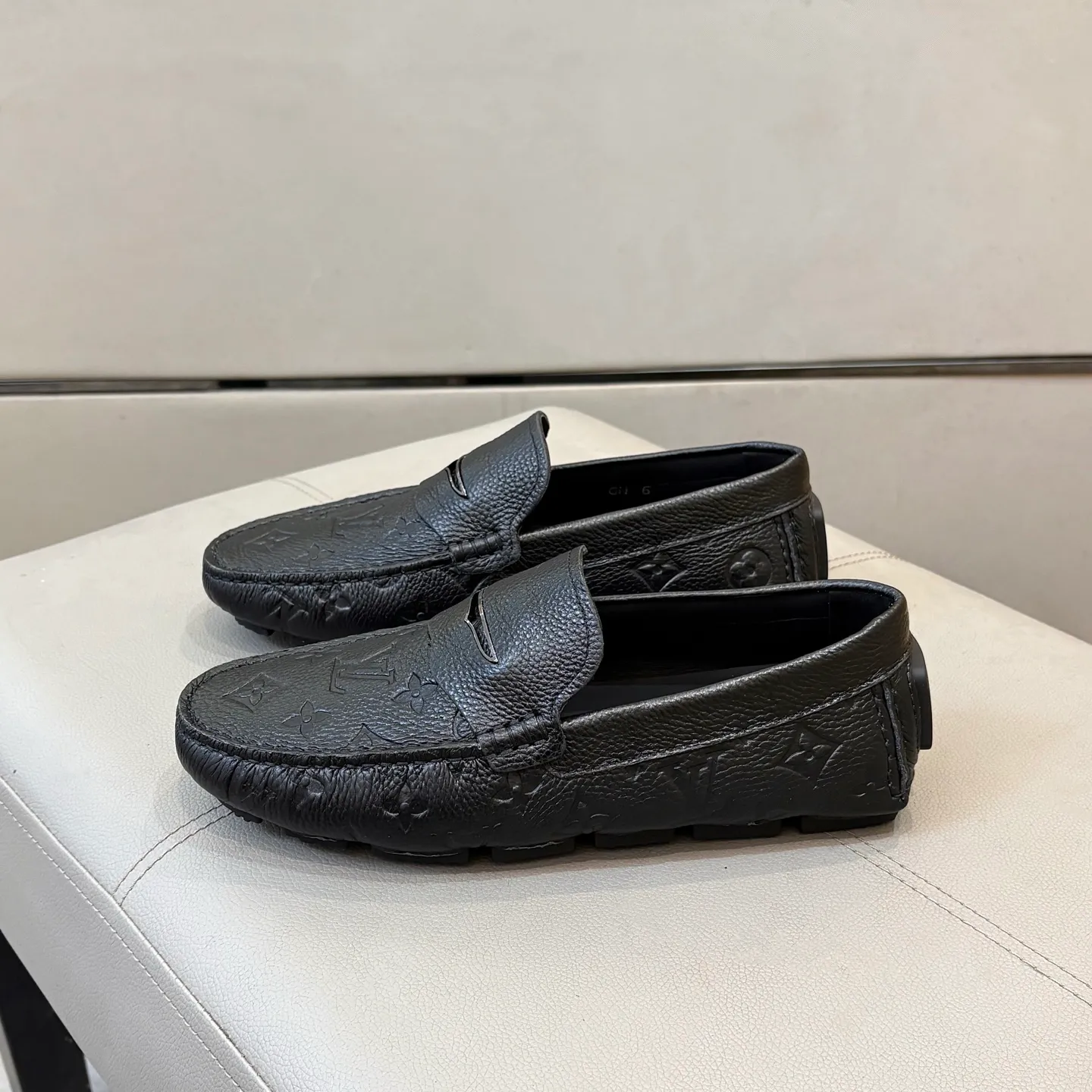Factory price: 460💰LV men's beanie shoes 2025 official website synchronized <market top version> imported first layer litchi pattern/embossed ➕ black cowhide original packaging. Size 38-45
